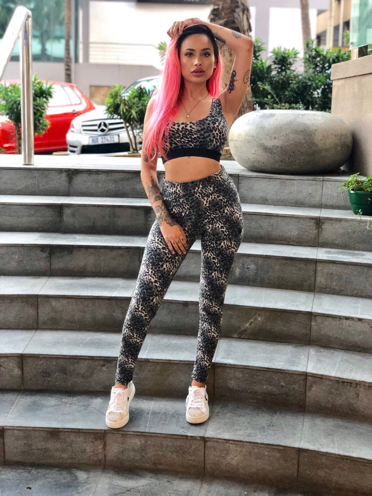 LEO leopard print leggings -Large only